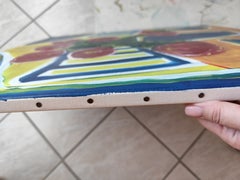"Loved Home" – Dipinto figurativo contemporaneo in acrilico raffigurante una natura morta floreale in un ambiente interno