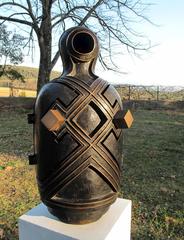 Canopo - Escultura antropomorfa de bronce con elementos de apertura