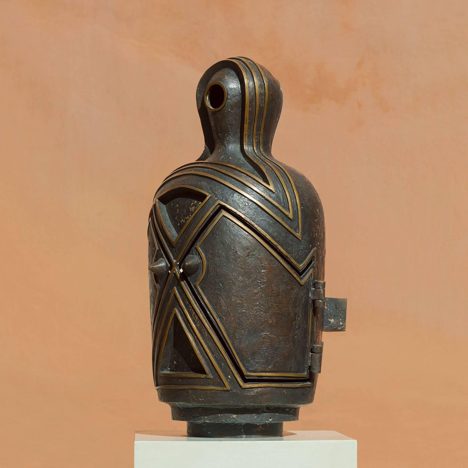 Canopo – Bronzeskulptur mit geheimen Fächern, Gedenkurne, Antropomorphe Skulptur – Sculpture von Angelo Canevari
