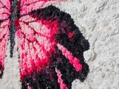 Kevin Champeny – „Tethered Butterfly Pink“, Skulptur
