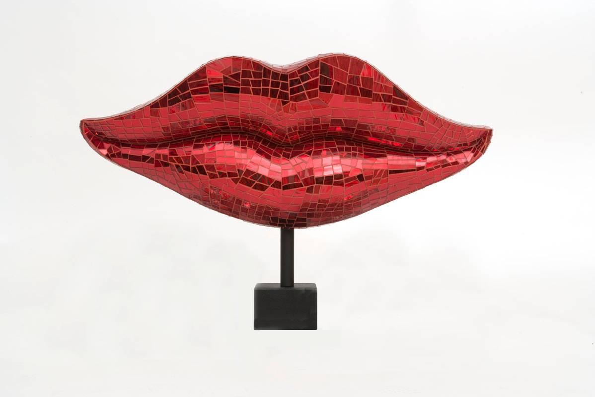 Hot Lips - Sculpture by Jean Wells