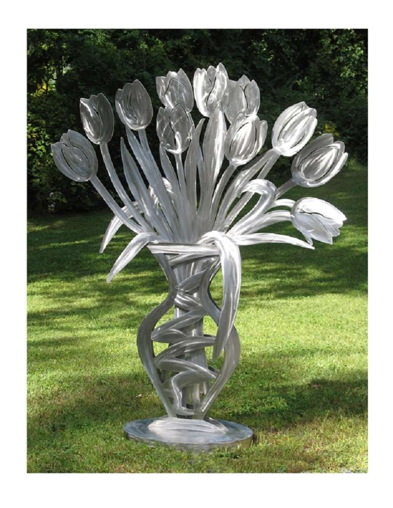 Babette Bloch Still-Life Sculpture - Tulipula