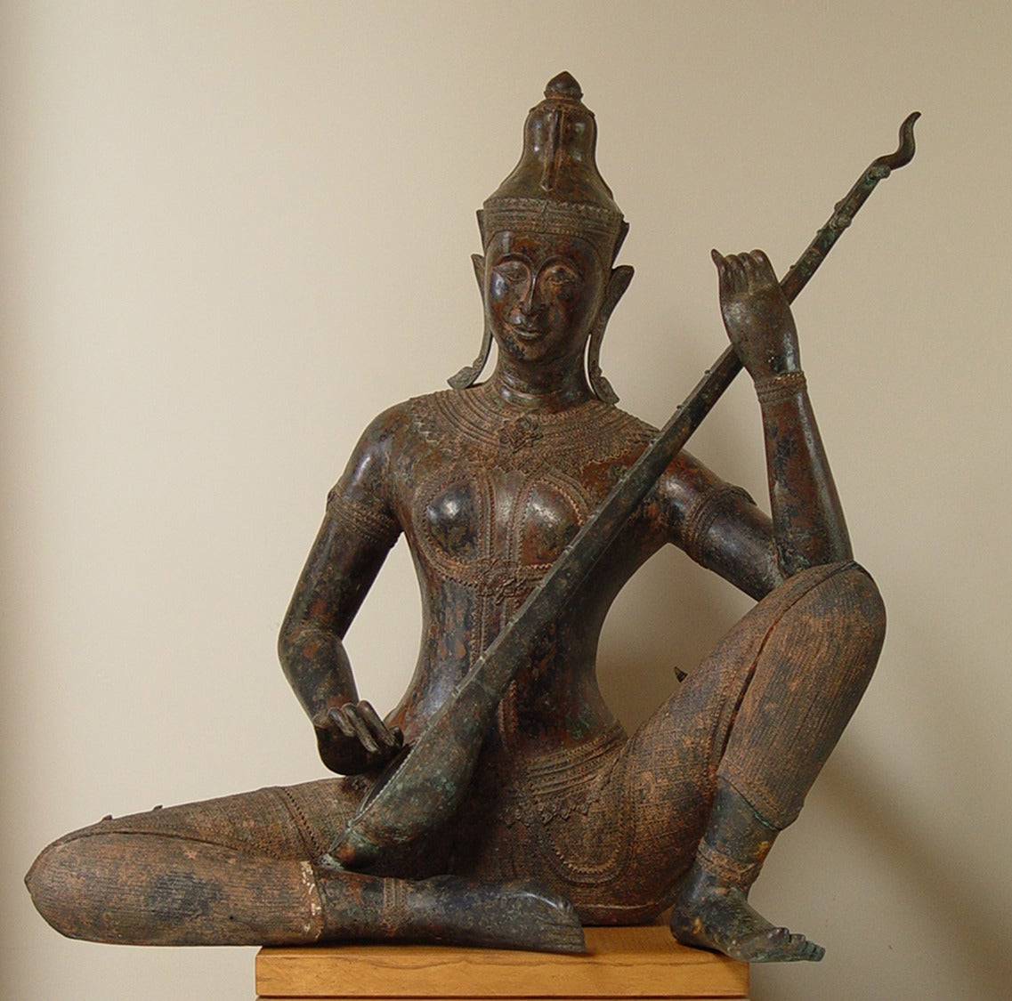 Figurative Sculpture Unknown - Musicien de cérémonie, temple de Chiang Mai, Thaïlande
