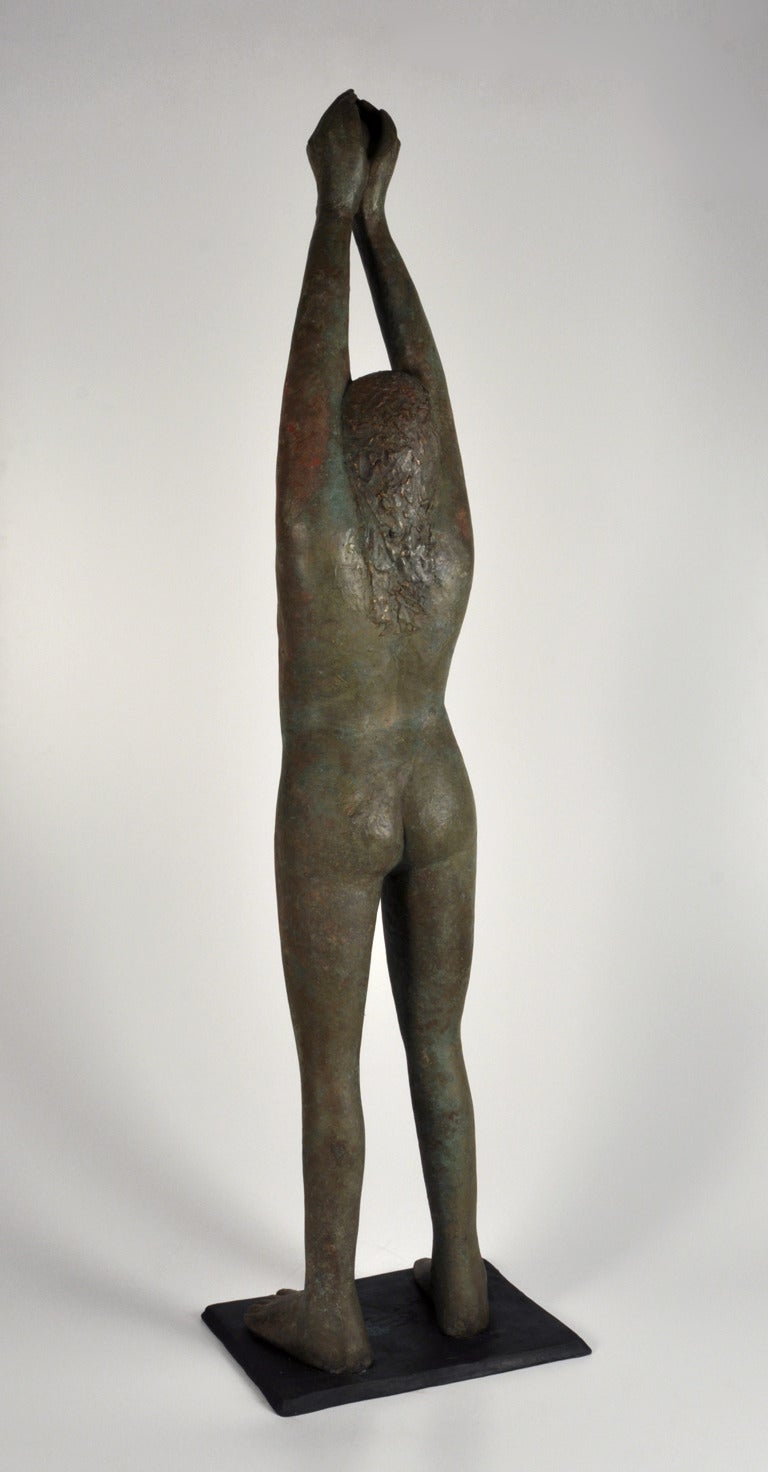Die Rettung Gaias III (Gold), Figurative Sculpture, von Deborah Ballard