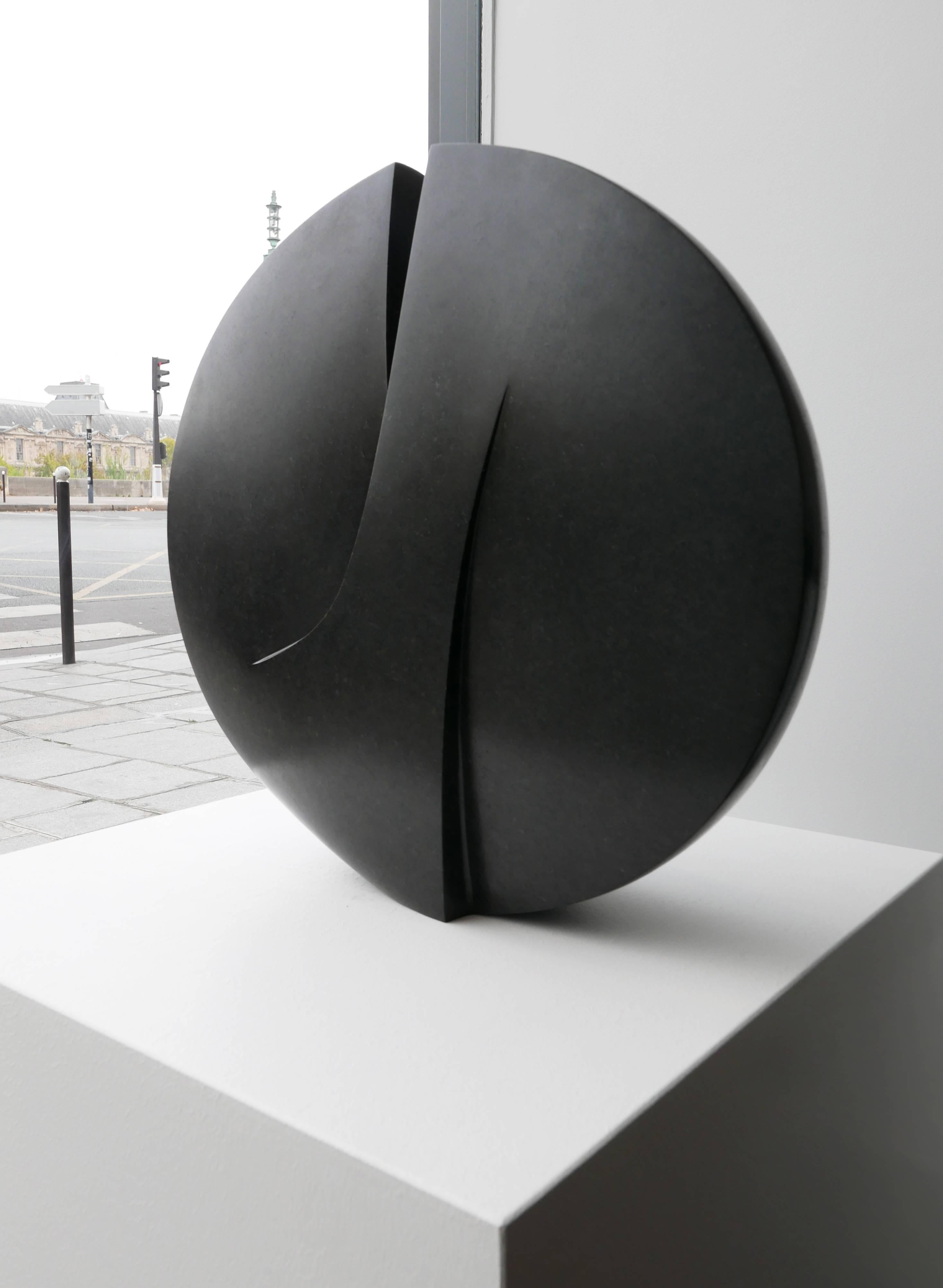 Michel Lucotte 
Unbenannt
Granit
51,5 x 57 x 19 cm

" Mein Ziel ist es, in allen Epochen zu existieren und einen Bereich zu erreichen, in dem die Kunstwerke alle betreffen und zeitlos sind. "

Dies ist das künstlerische und ästhetische Motto