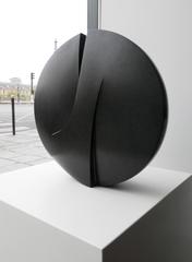 Schwarze Granit-Skulptur von Michel Lucotte