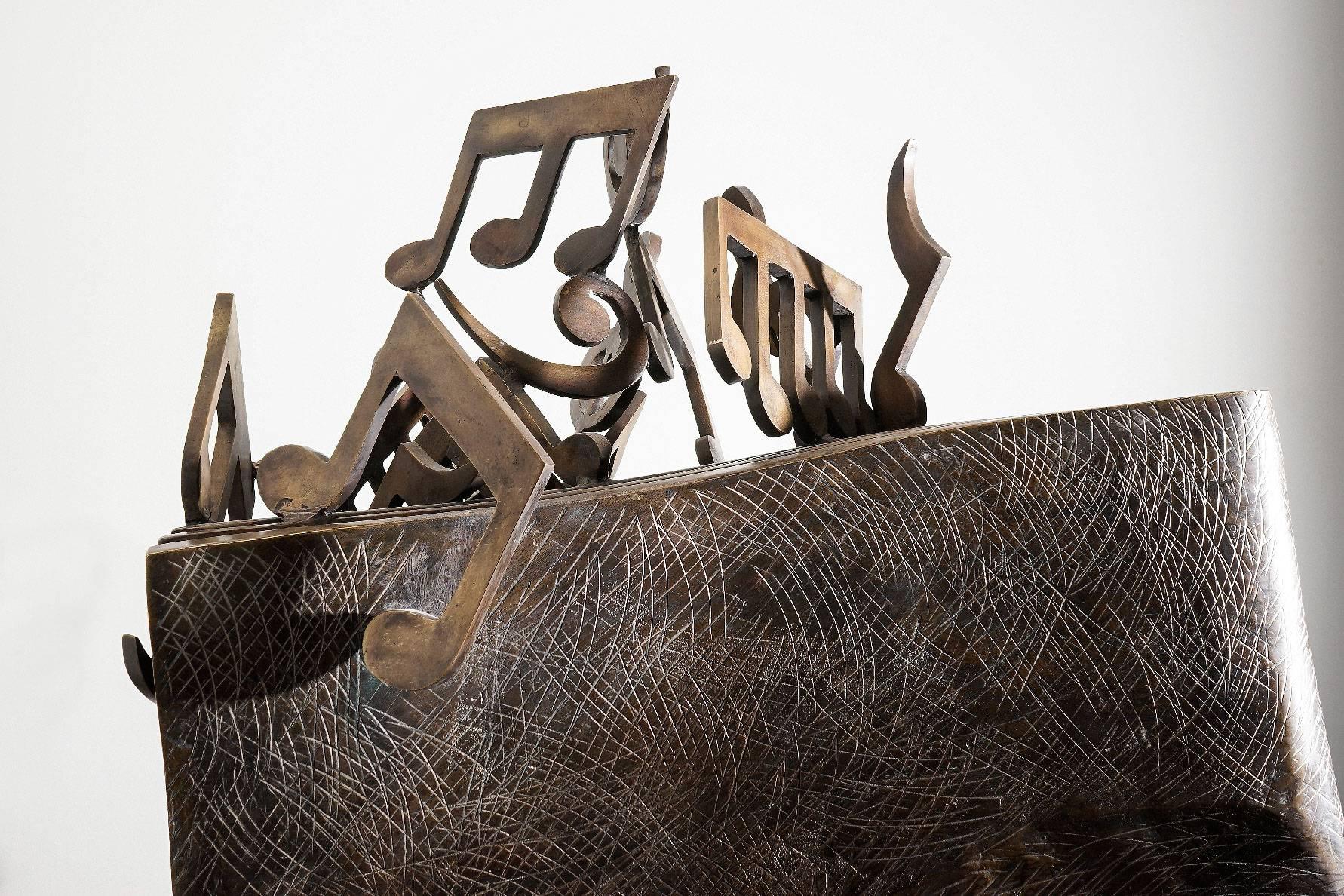 Jacques Le Bescond - Livre de musique - Sculpture en bronze - Or Figurative Sculpture par Jacques LeBescond