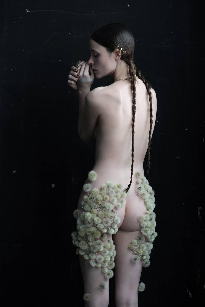 Isabelle Chapuis & Duy Anh Nhan Duc Figurative Photograph - Dandelion ＃20