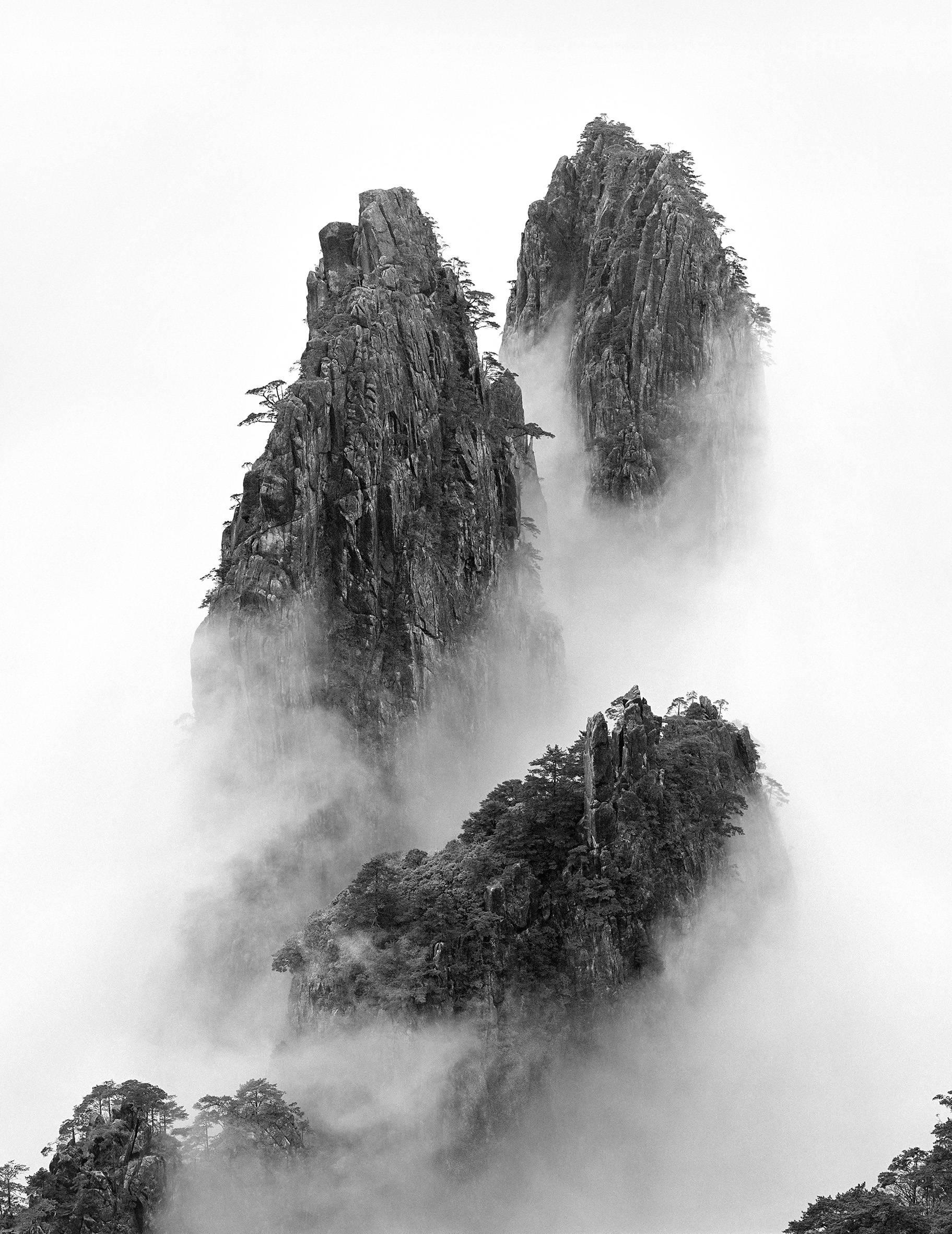Wang Wusheng Landscape Photograph – A136 (W42)