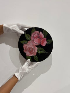 Rosas rosas con ojos y una mosca, pintura acrílica surrealista de motivos florales redondos sobre lienzo