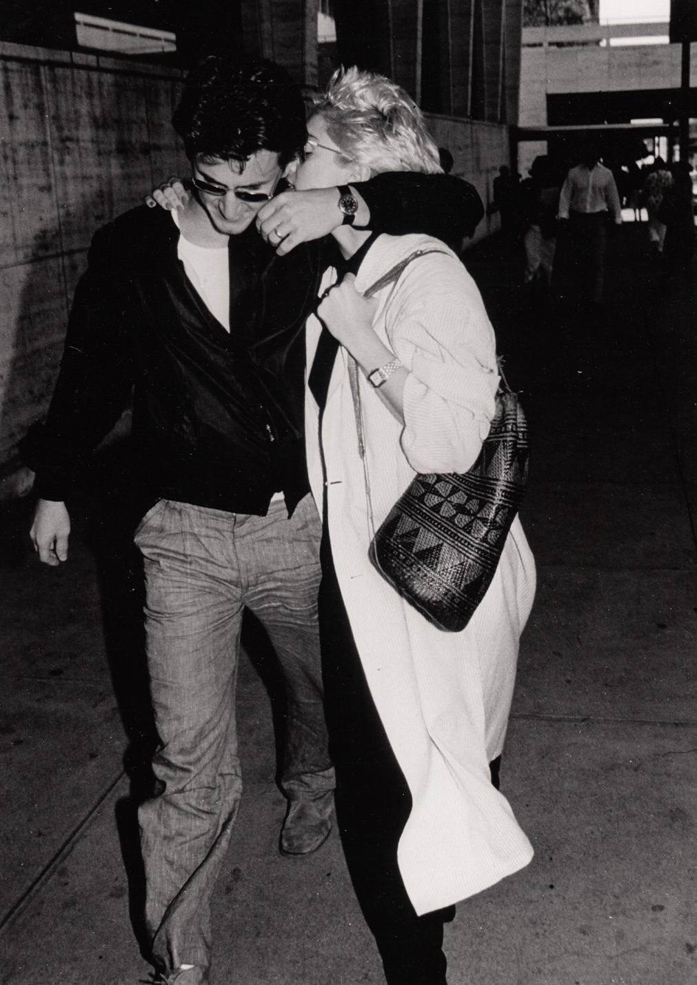 Unknown Black and White Photograph - Madonna & Sean Penn, New York 1986