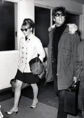John Lennon et sa première femme Cynthia, Londres, 1966 Tirage de presse original