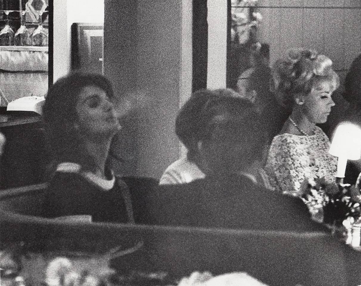 Black and White Photograph Ron Galella - Jackie Onassis, Le Côte Basque, New York, 1969
