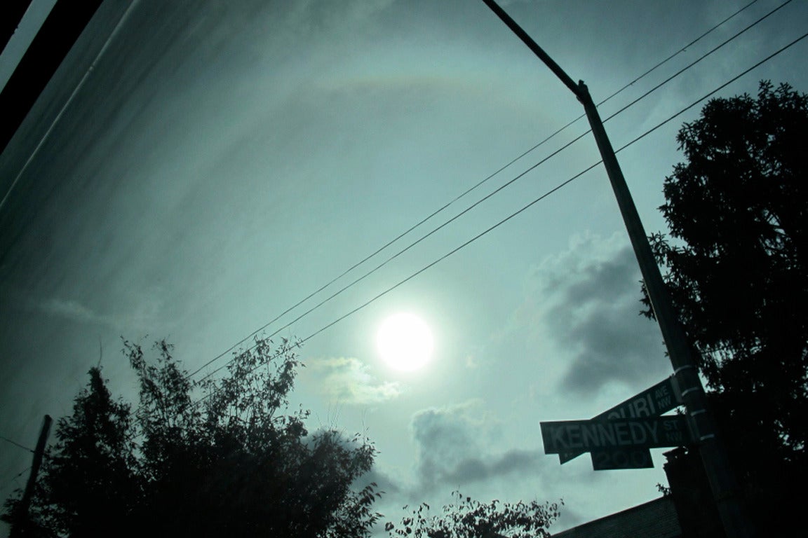 Sun Halo, Windhund zu DC #3 – Photograph von Matthew Jensen