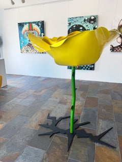 "Standing Rose" di Michael Kalish, scultura di grandi dimensioni per interni o esterni, a tema floreale