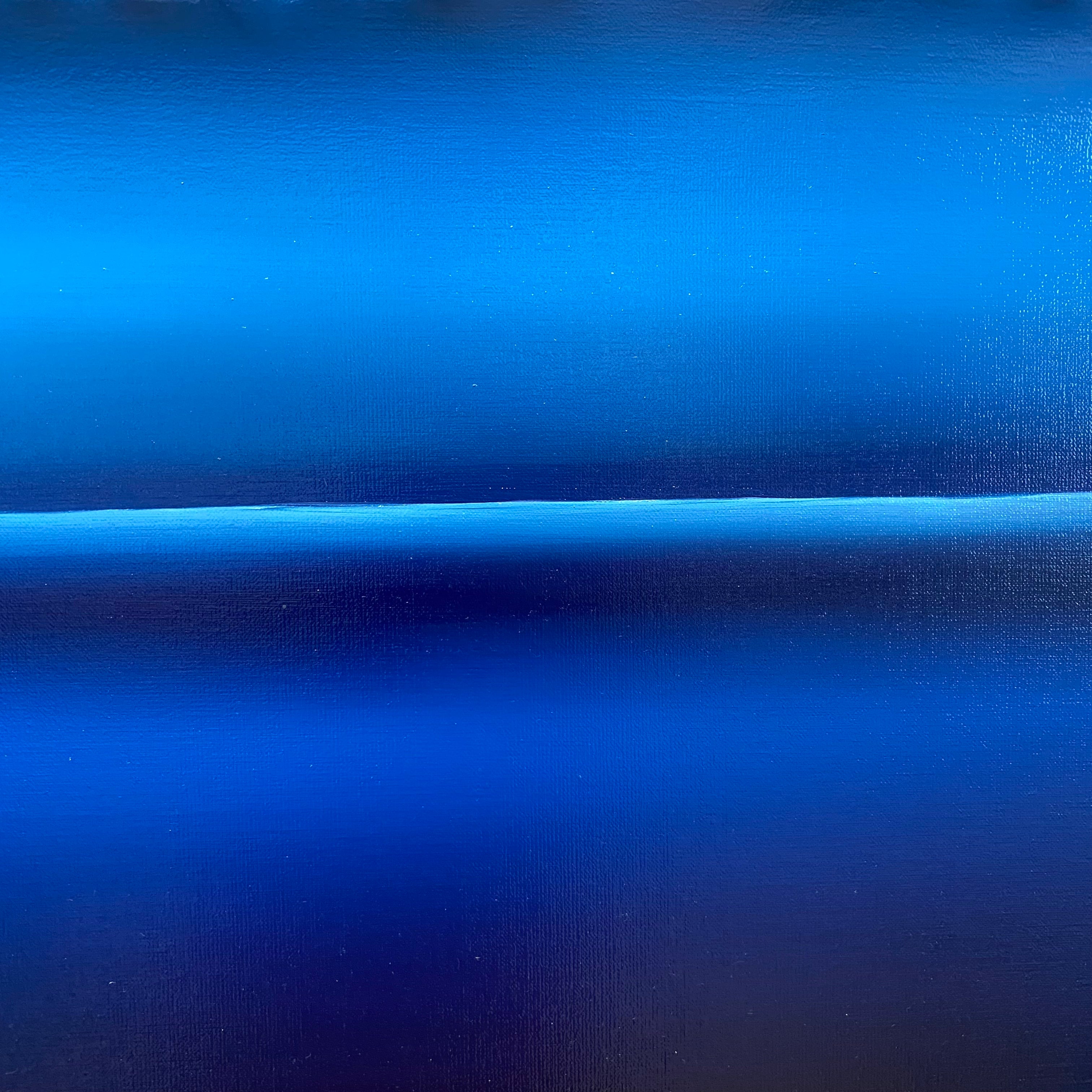 Blaue Meereslandschaft im Sommer