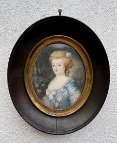Portrait d'une dame du XVIIIe siècle, miniature ovale, école française