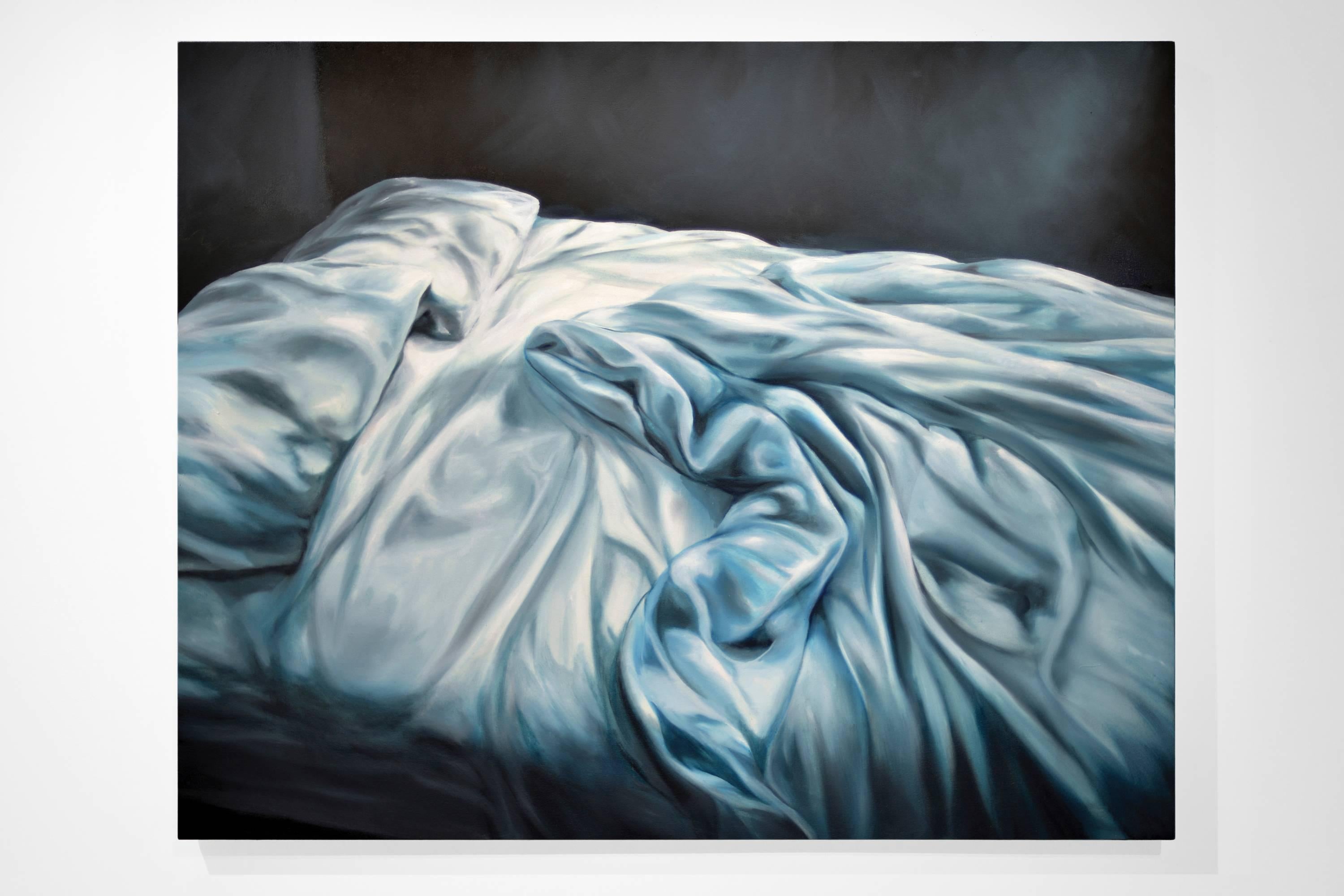 DREAM HATCH, schmutziges Bett, fotorealistisch, Blätter, blau, weiß, Bett – Painting von Eric Zener