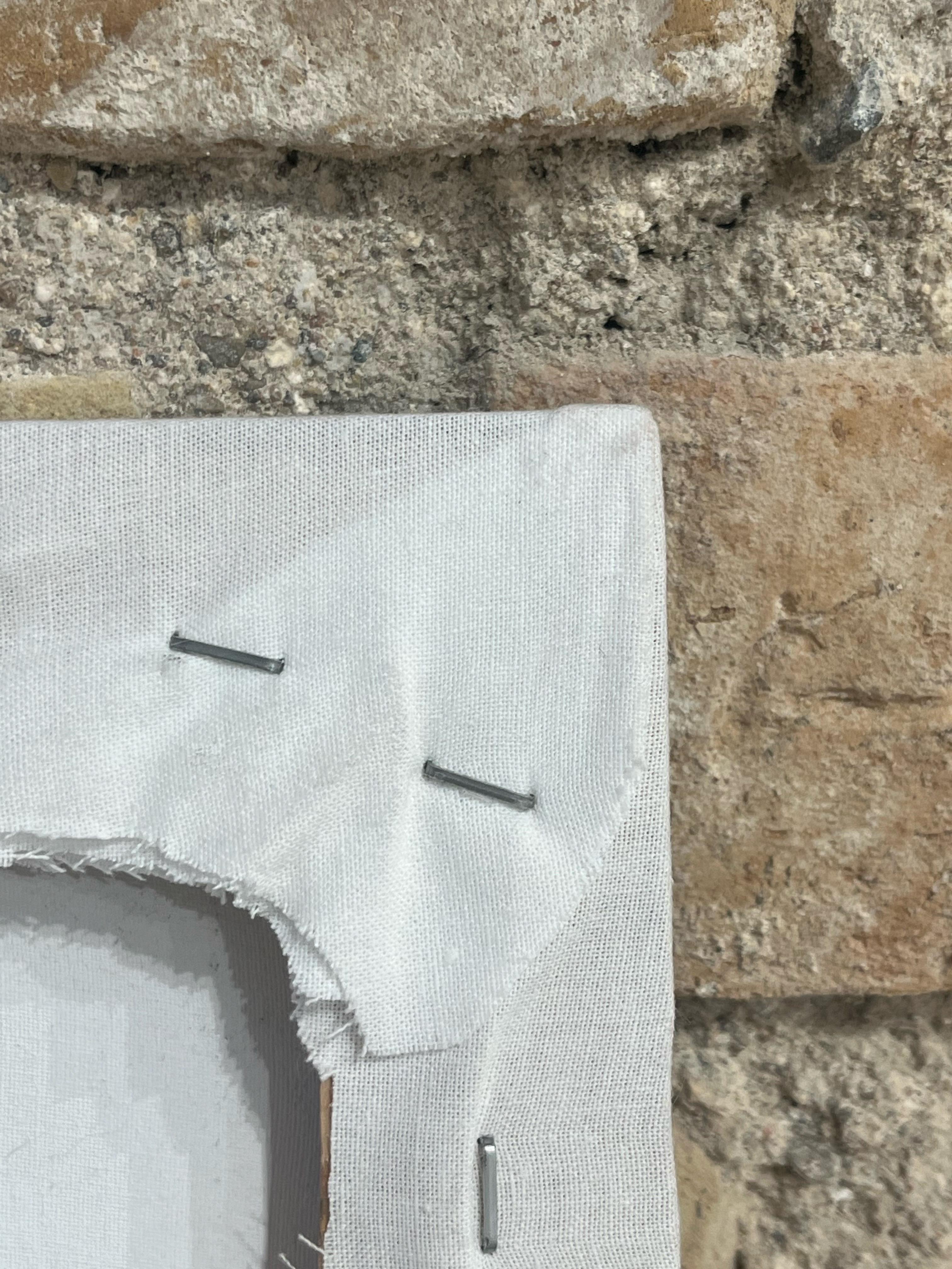 Kleinformatiges Ölgemälde eines aufstrebenden zeitgenössischen Künstlers - Distant Self im Angebot 3