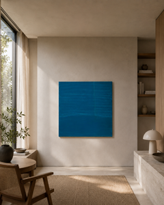 Peinture abstraite minimaliste bleu vif sur toile par un artiste contemporain.