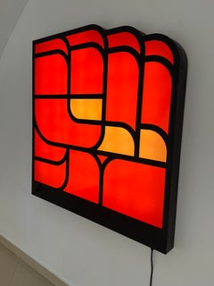 Escultura mural contemporánea con iluminación LED inspirada en el Art Déco, de madera contrachapada y plexiglás