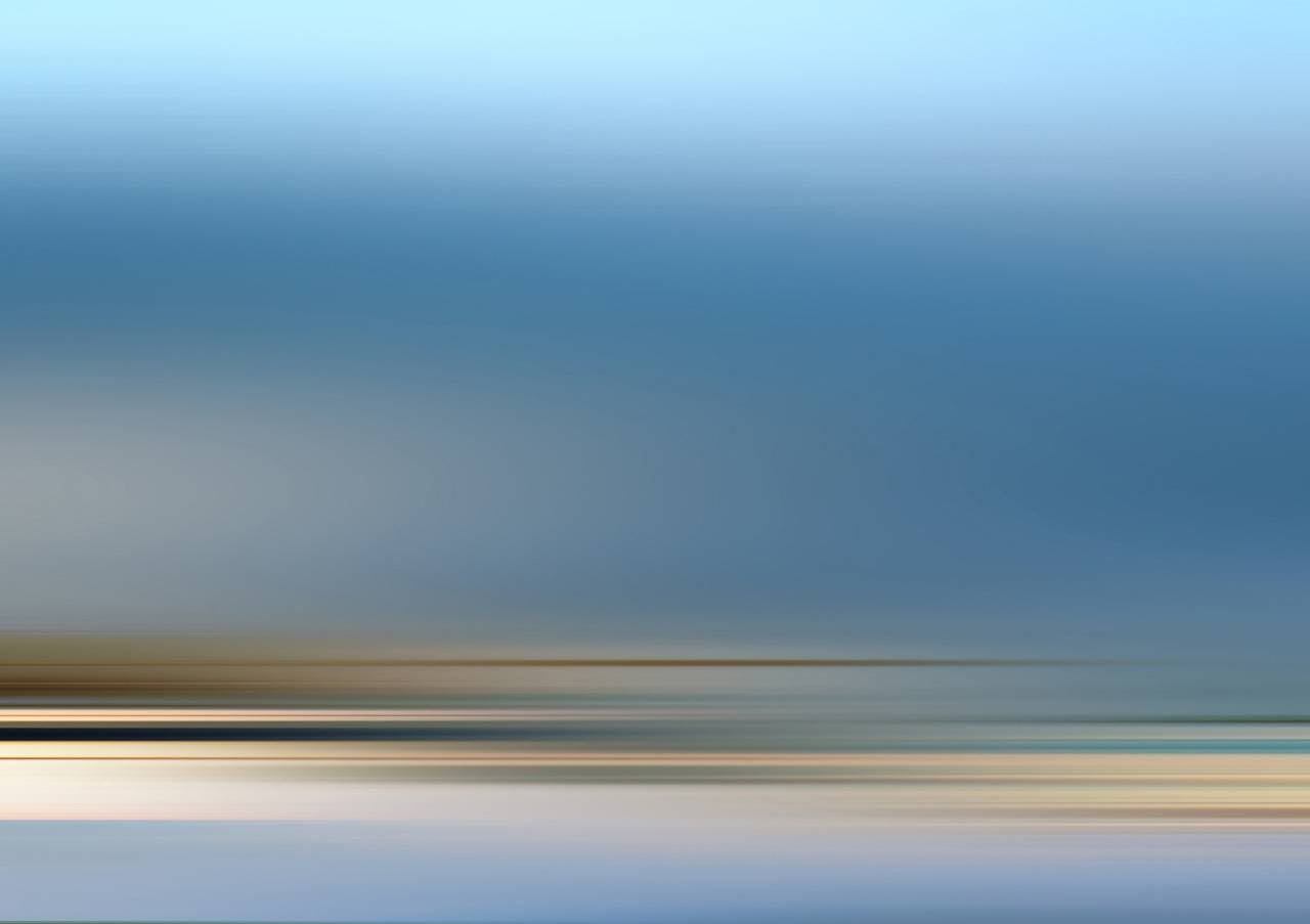 Christine Matthai Abstract Photograph - Horizon Blue