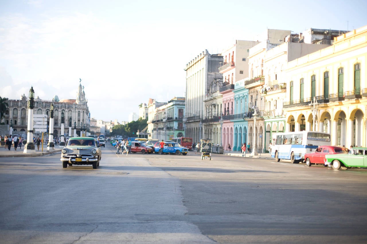 Geoff Reinhard Color Photograph - Cuba