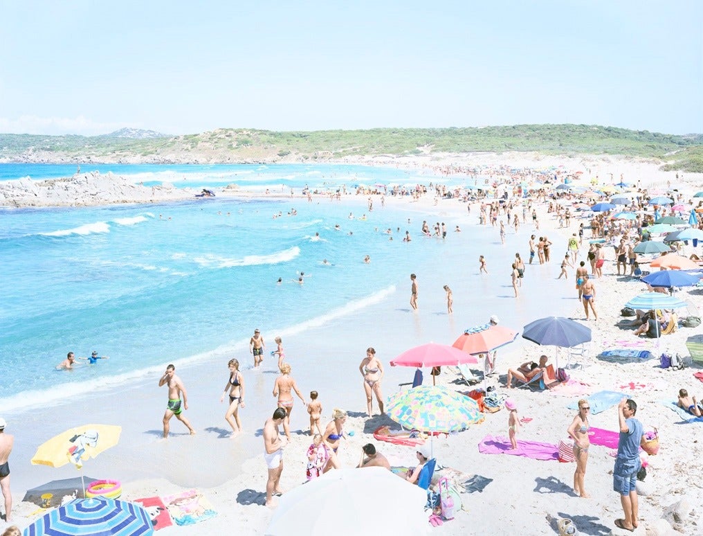 Massimo Vitali Landscape Photograph – Rena Majori 2013