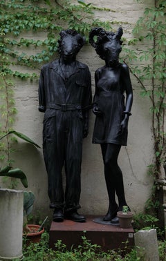 "Die Masken, die wir heiraten" Figurative Collage-Skulpturen für draußen und drinnen
