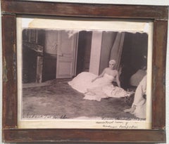 Woman seating in the unrestored bedroom of Madame Pompadour