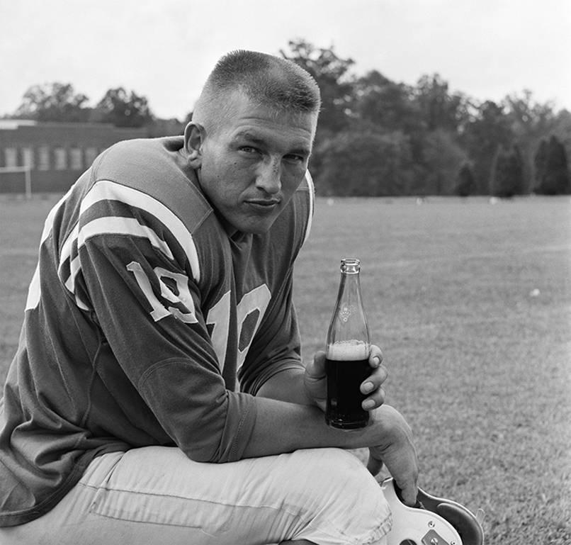 Johnny Unitas, RC Cola - Photograph de William Helburn