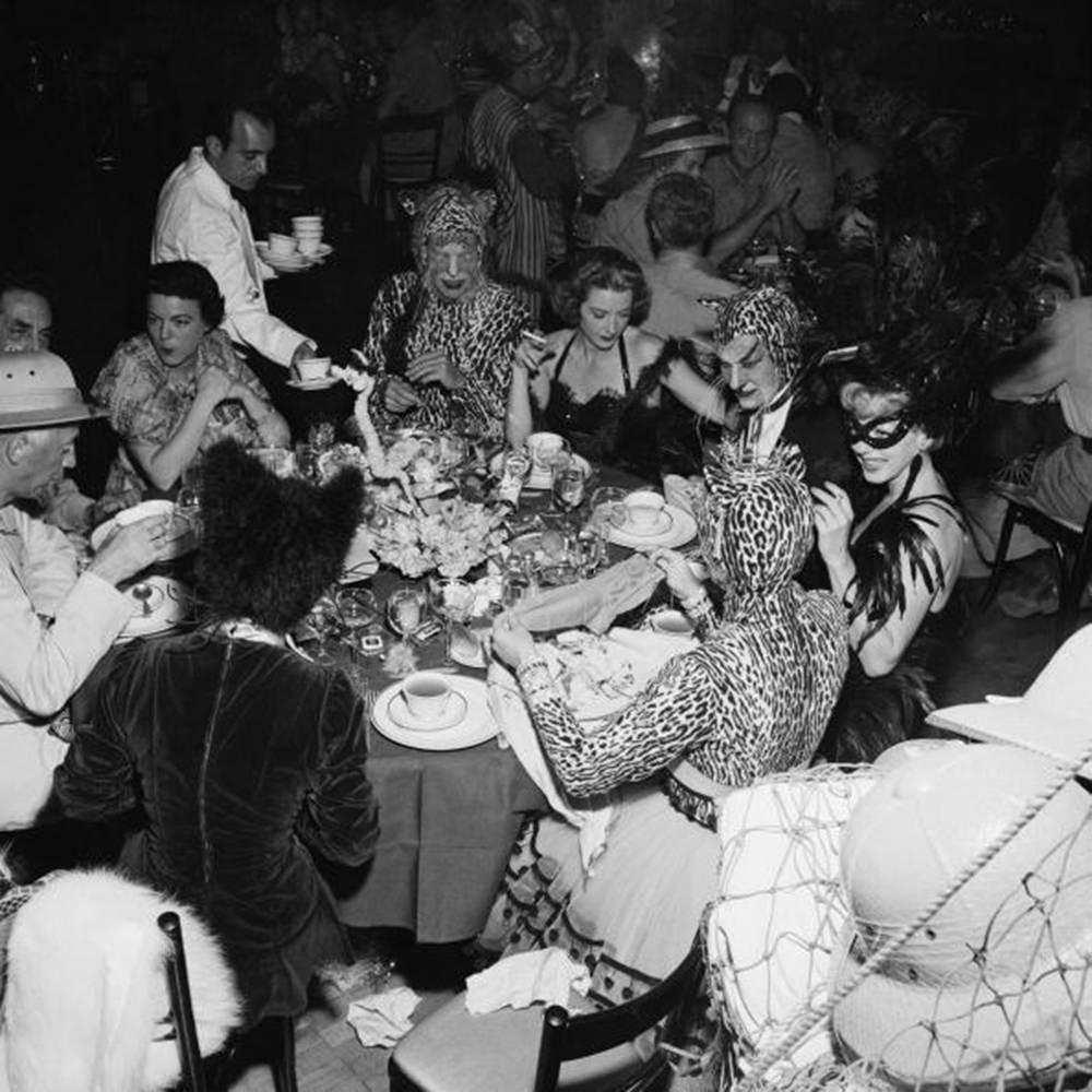 Slim Aarons Black and White Photograph – Safari-Party