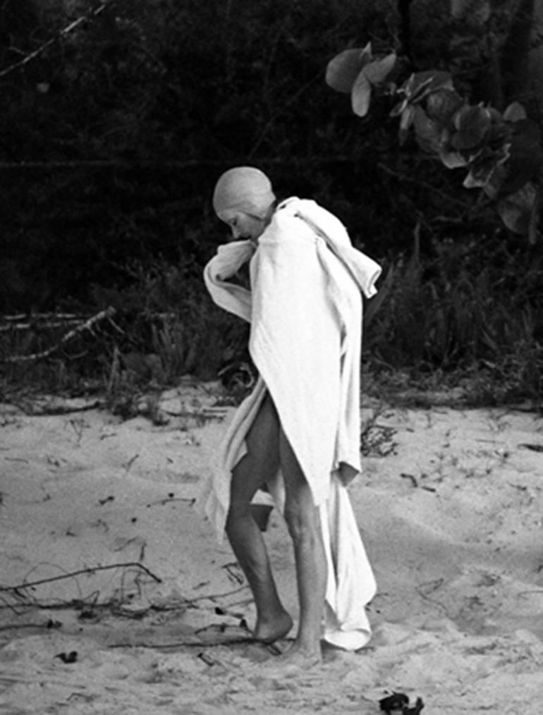Harry Benson Black and White Photograph - Greta Garbo, Antigua, 1976