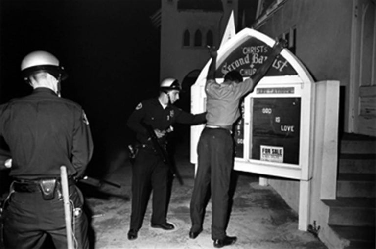 Watts La Riots Harry Benson - Watts Riots, Los Angeles, Californie, 1965 En vente sur ...