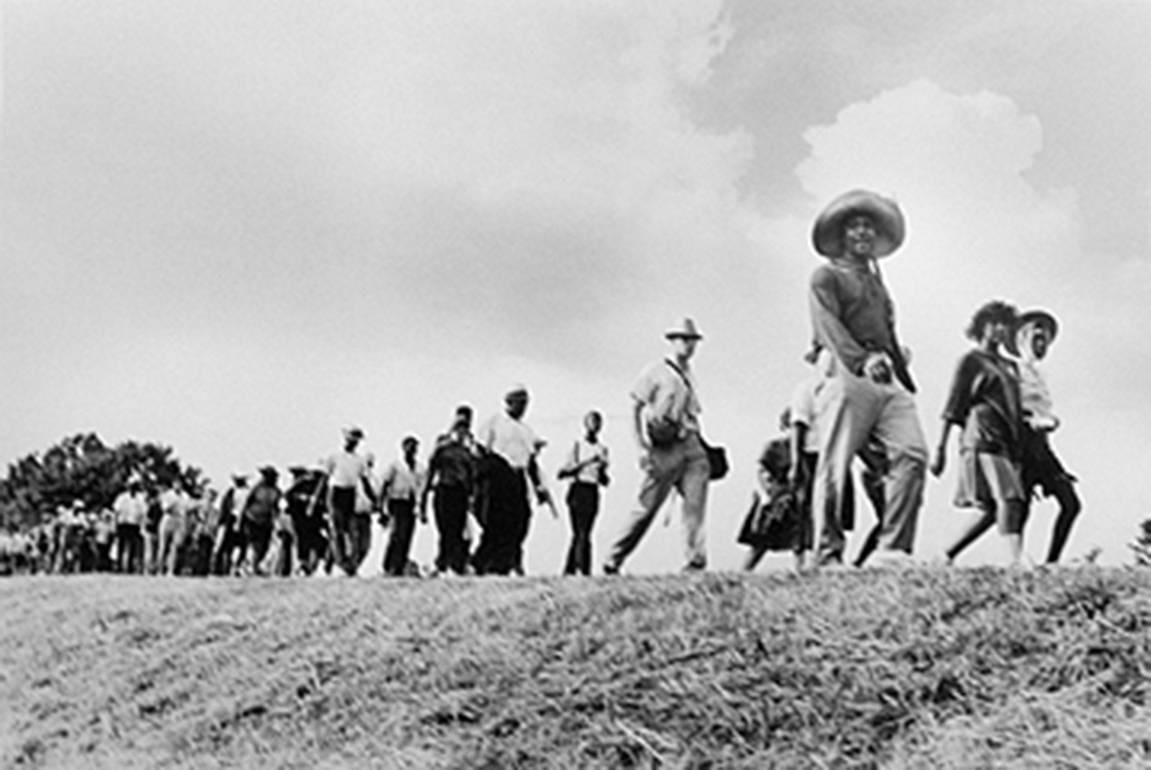 Black and White Photograph di Harry Benson - Marcia per i diritti civili, 1966