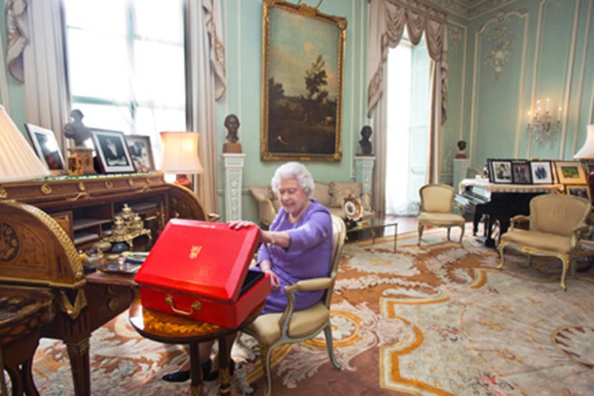 Harry Benson Color Photograph - Queen Elizabeth, Buckingham Palace, London, 2014