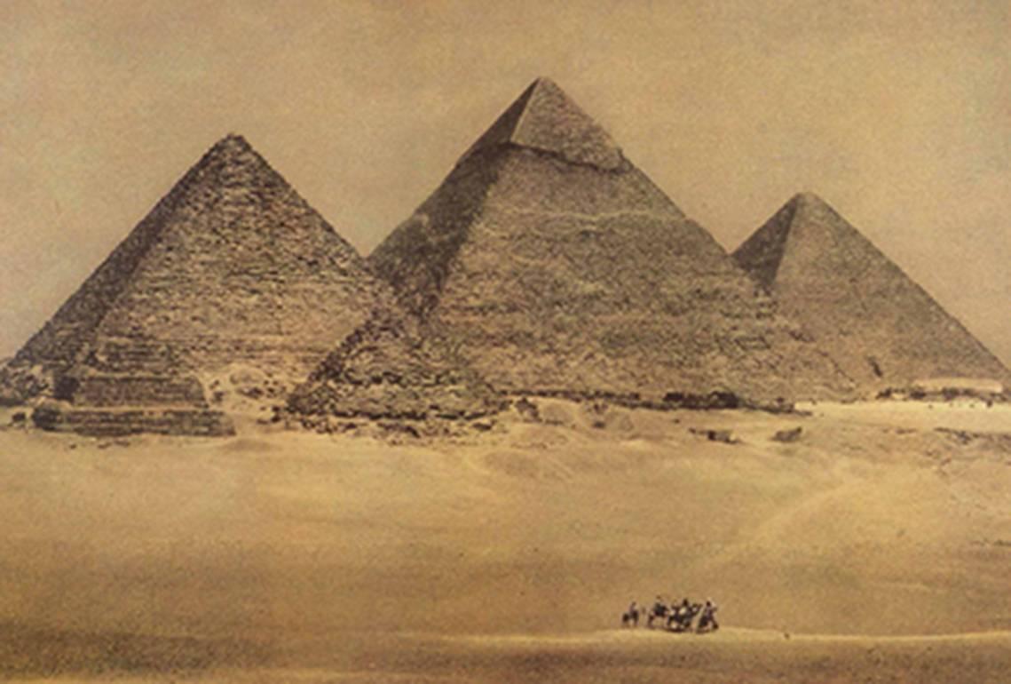 Sheila Metzner Color Photograph – Die große Pyramide Drei. Ägypten