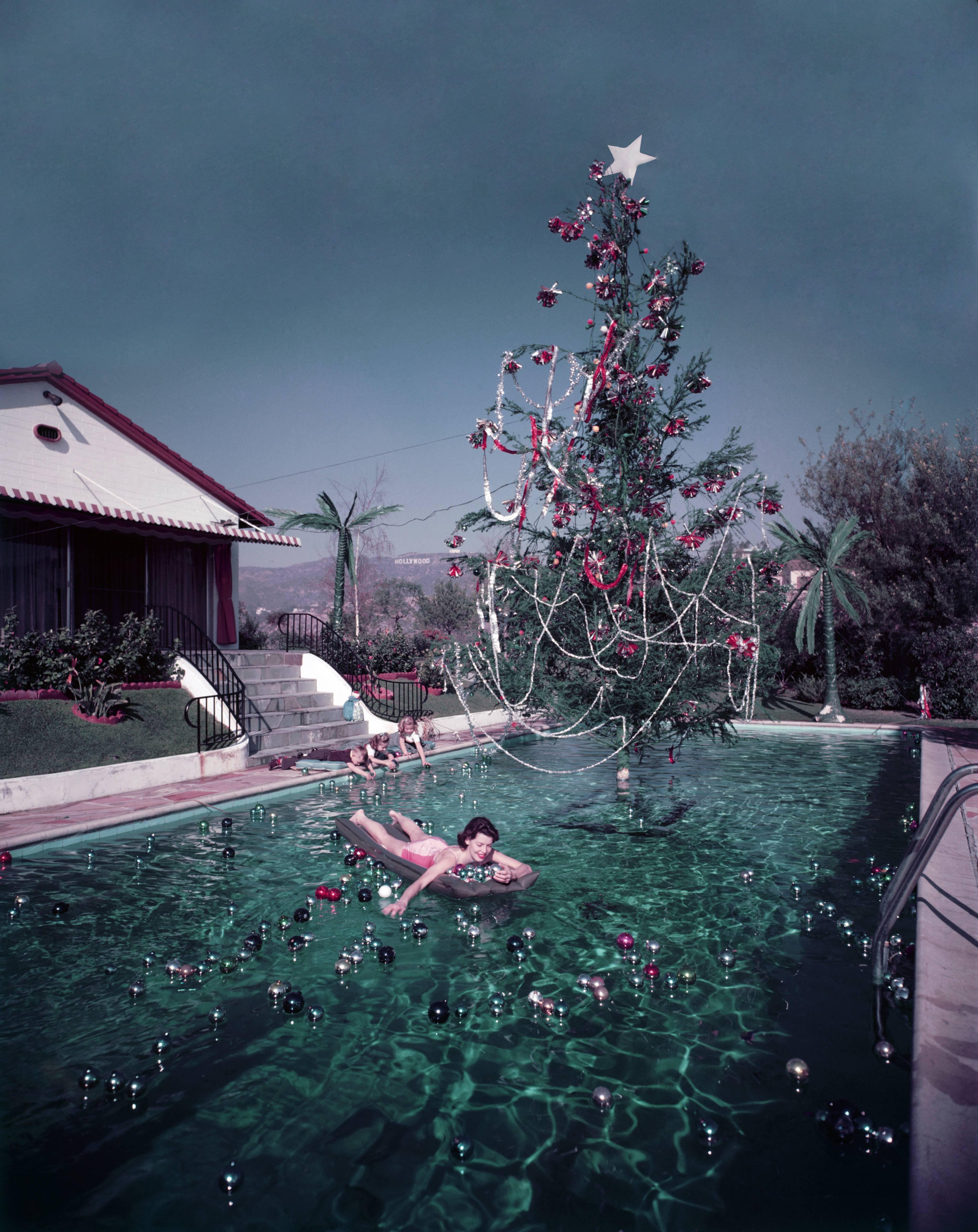 Slim Aarons Color Photograph - Christmas Swim