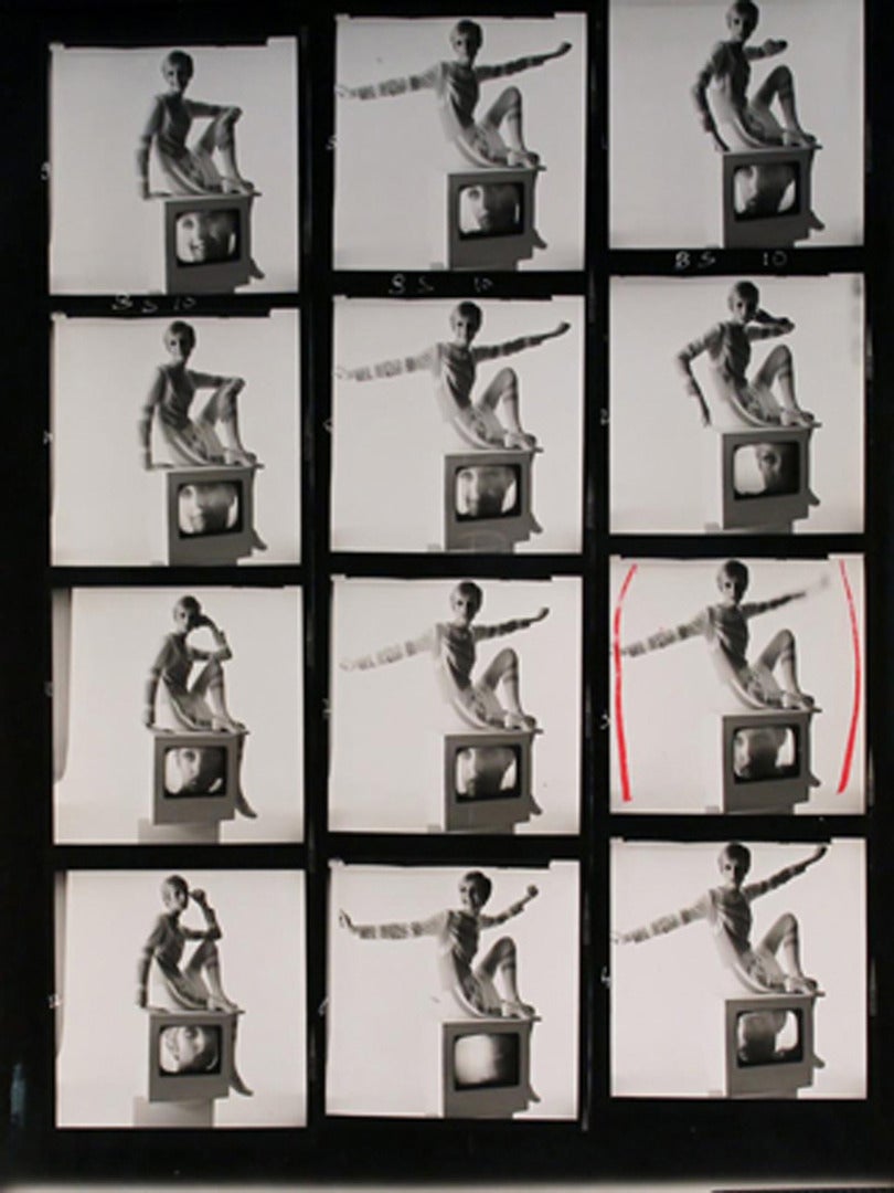 Twiggy in Yves Saint Laurent, VOGUE Paris - Photograph by Bert Stern