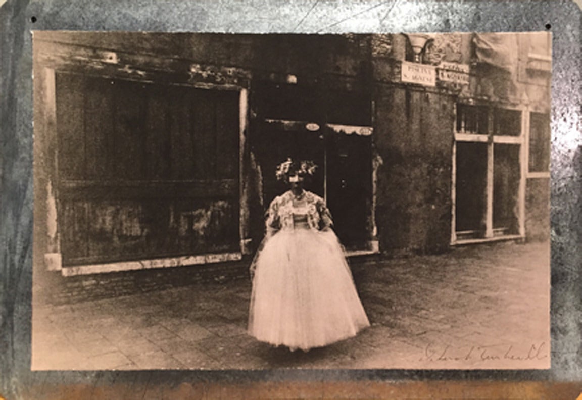 Venice, VOGUE Sposa, 1985 - Photograph by Deborah Turbeville