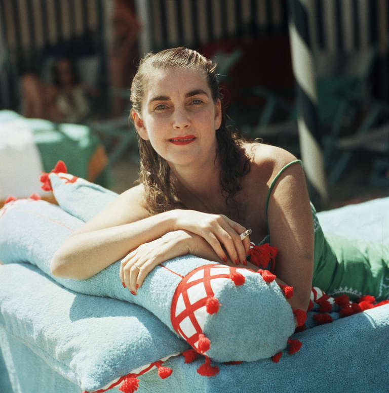 Color Photograph di Slim Aarons - Barbara Hutton, Venezia