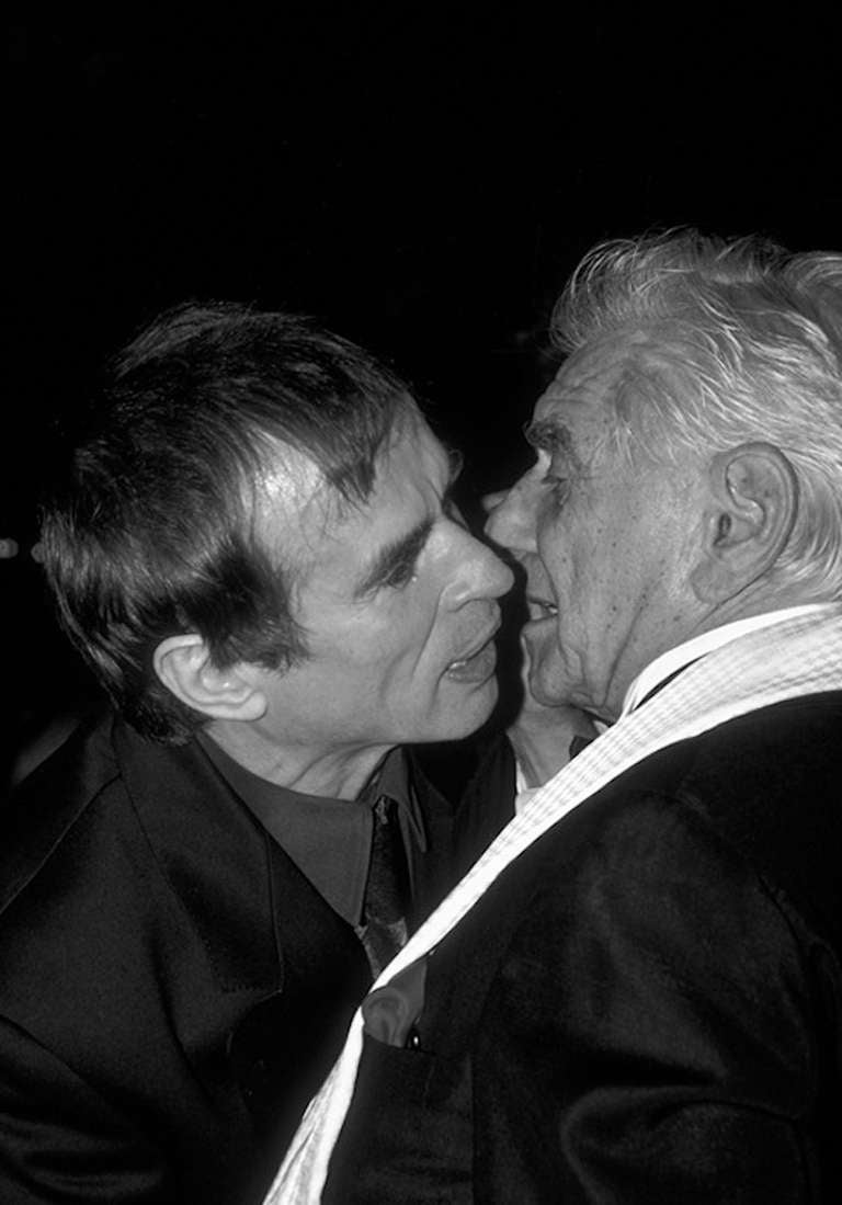 Ron Galella Portrait Photograph – Leonard Bernstein lernt Rudolph Nureyev, New York, kennen