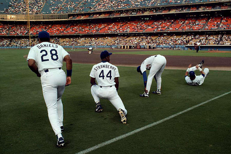 Color Photograph de Steve McCurry - Estadio de los Dodgers, Los Ángeles, 1991