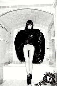 Meow I: Paz de la Huerta, 2011 4