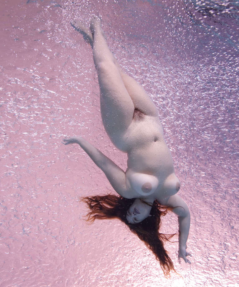 Howard Schatz Color Photograph - Underwater Study #2917
