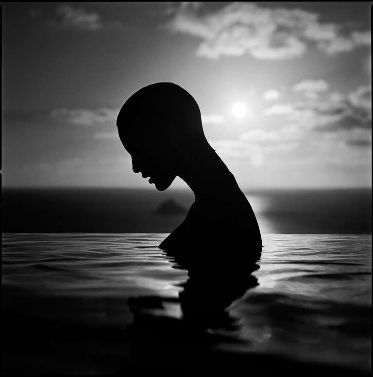 Black and White Photograph di Patrick Demarchelier - Nadja, St. Barthelemy