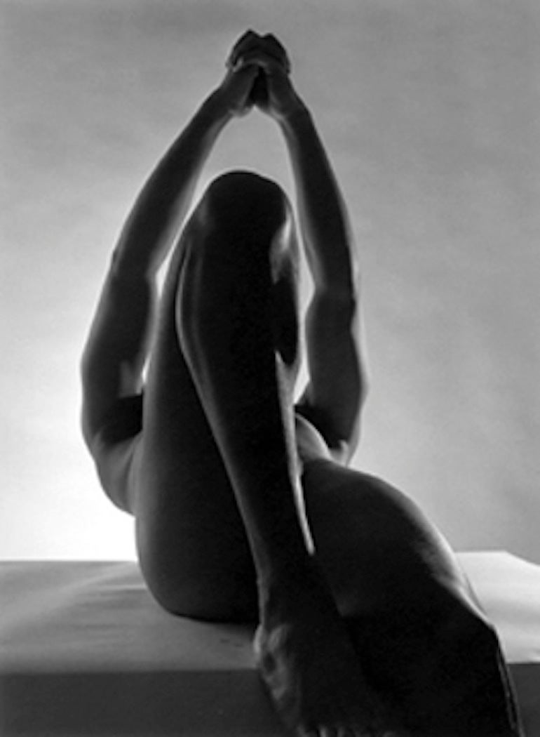 Horst P. Horst Black and White Photograph – männlicher Akt I, (Knie, vorne), New York