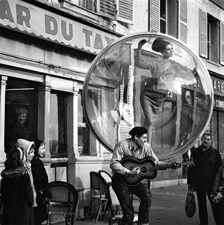 Bubble Guitar, Paris - Photograph by Melvin Sokolsky