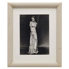Ispirata alla fotografia in bianco e nero di Man Ray con modella su bromuro d’argento in gelatina, anni ’70