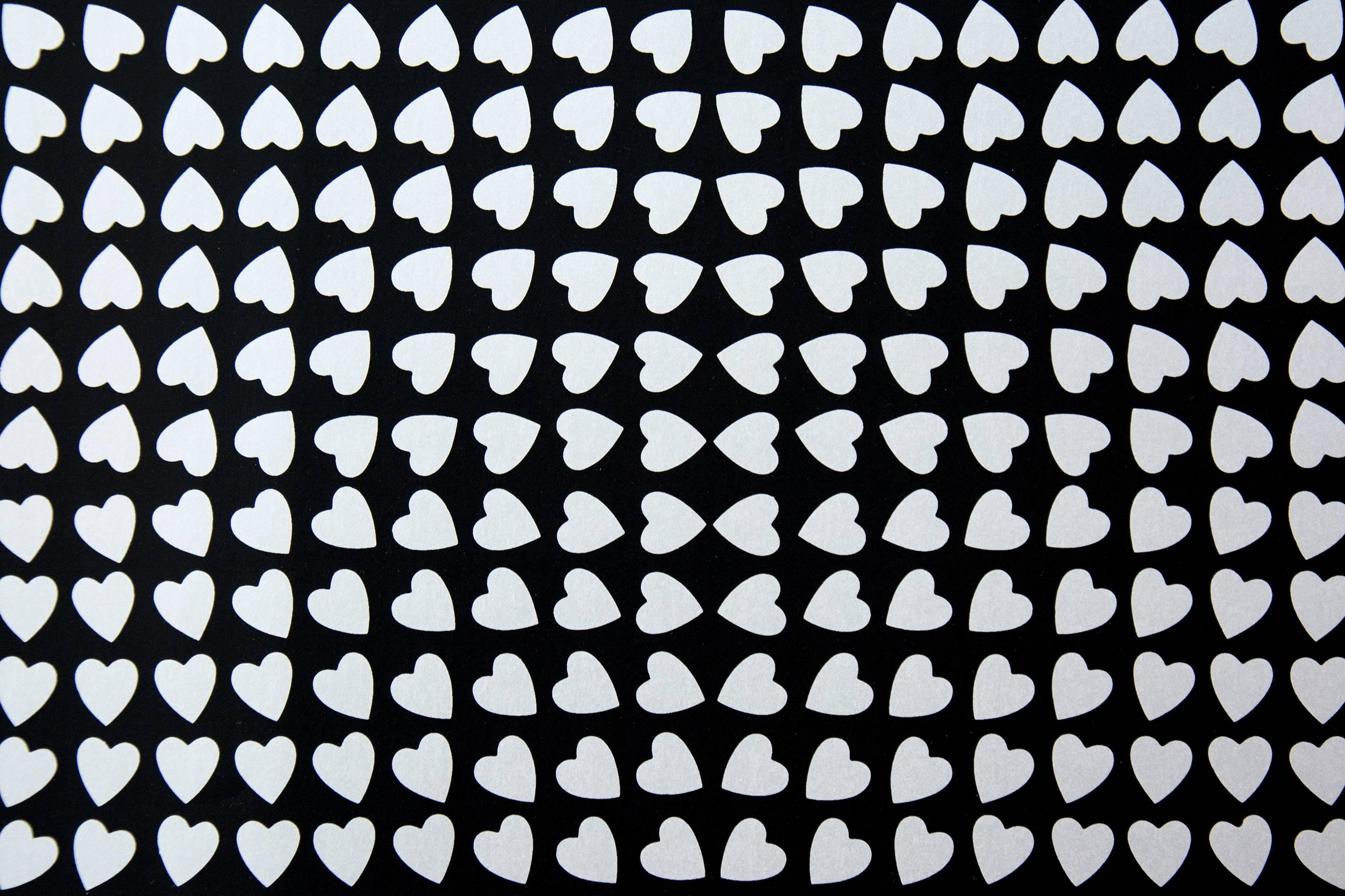 Silver Hearts 35/125 senza cornice - serigrafia con motivi geometrici e giocosi - Print di Burton Kramer